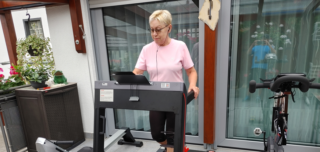 Im Fitnessstudio auf der Terrasse